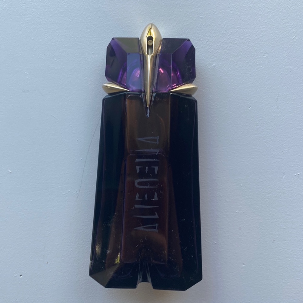 Alien perfume